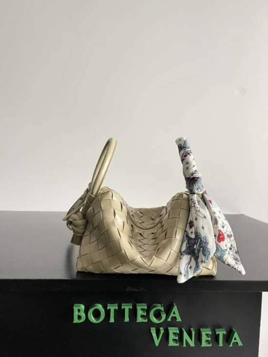Picture of Bottega Veneta Handbags _SKUfw184062830fw